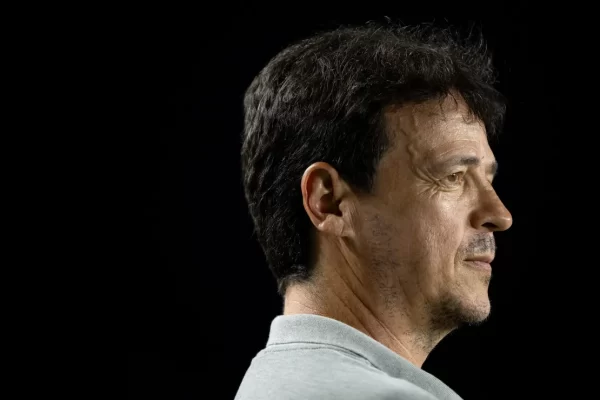 Diniz estreia com vitória no Corinthians e já impõe seu estilo