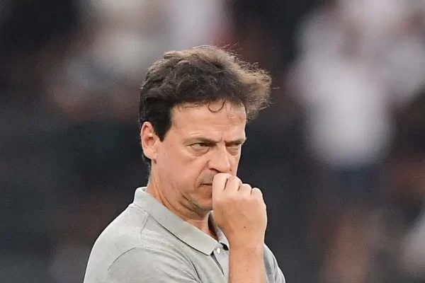 Diniz Explode na Beira do Campo em Estreia pelo Corinthians