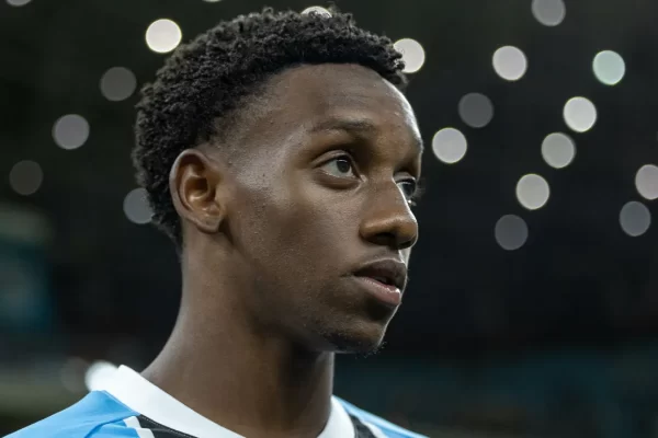 Gabriel Mec no radar da Europa: Grêmio define preço mínimo
