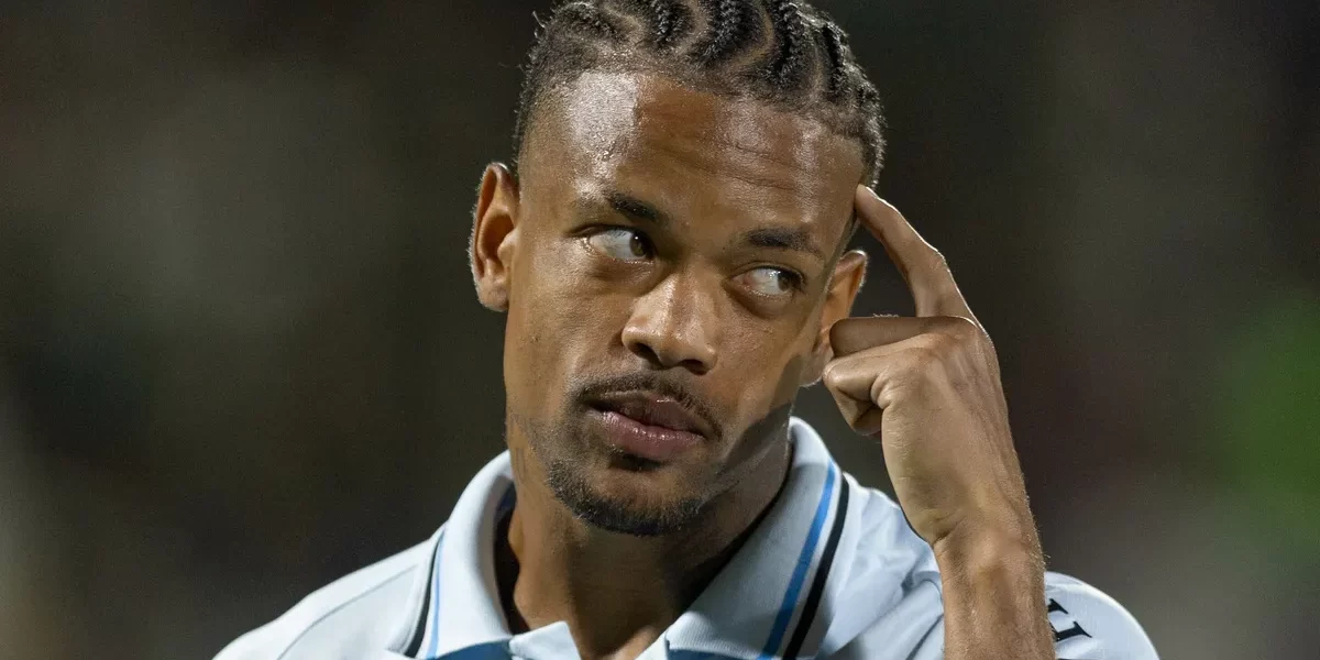 Caio Paulista fora dos planos do Grêmio: futuro incerto após má fase