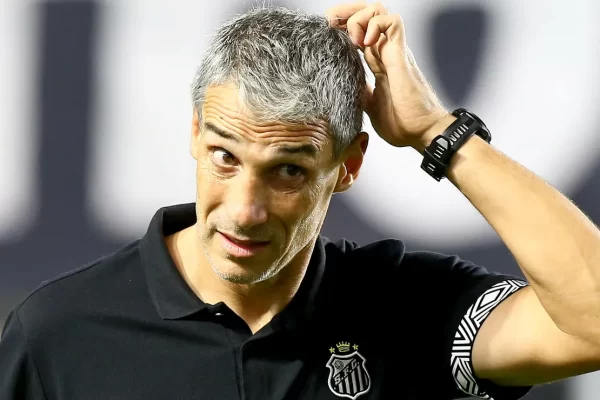 Corinthians descarta Vojvoda após fracasso no Santos