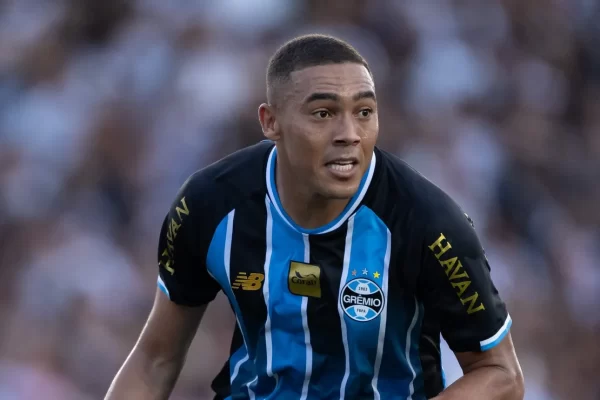 Grêmio Renova com Carlos Vinicius: Artilheiro é Prioridade