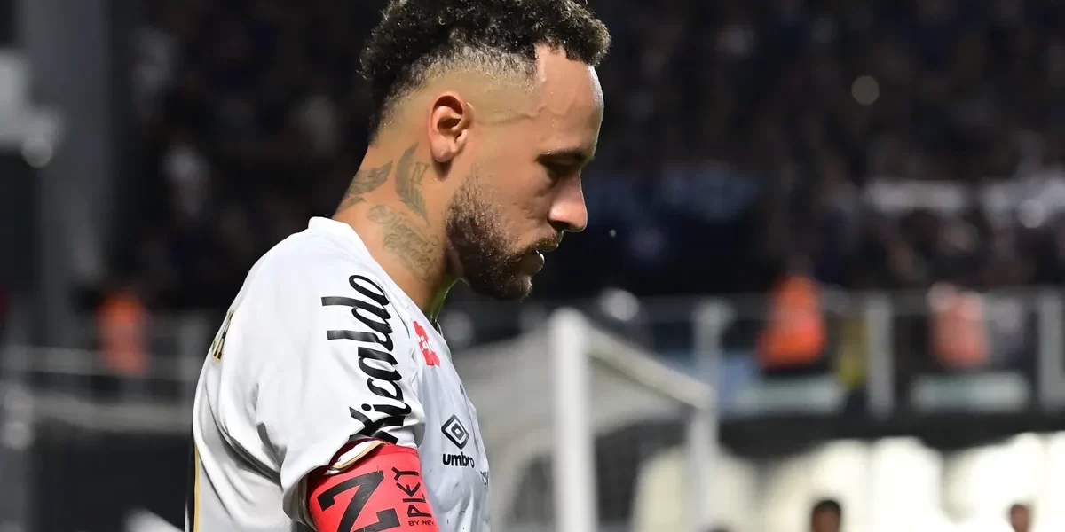 Neymar ironiza árbitro após amarelo: ‘Acordou de Chico’