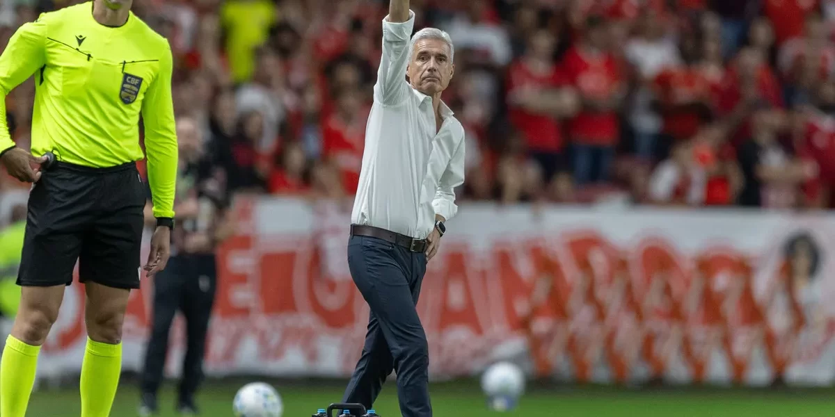 Luis Castro explode após derrota e exige mudança urgente no Grêmio