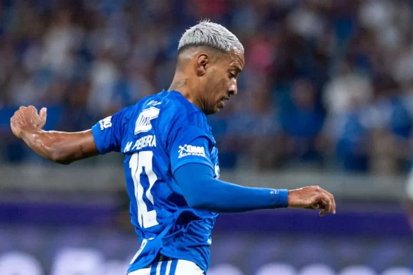 Matheus Pereira é alvo de jogo duro na Libertadores