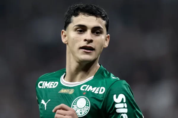 Sosa desperdiça gol incrível e irrita torcida do Palmeiras