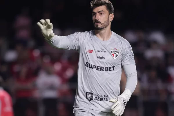 Rafael falha em pênalti e torcida do São Paulo explode nas redes