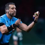 Árbitro de Minas Gerais apitará Grêmio x Coritiba em jogo de pressão na Arena