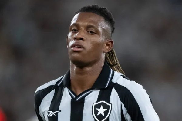 Botafogo endurece e fecha portas para venda de Danilo ao Palmeiras