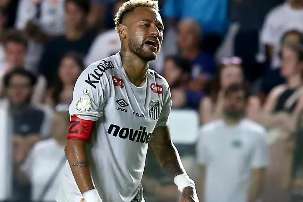 Neymar fora do álbum da Copa? Entenda a situação do craque no Santos