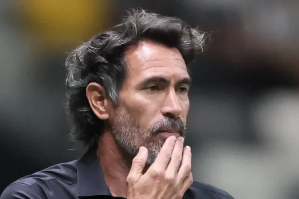 Dominguez surpreende com ataque e Galo vence o Ceará na Copa do Brasil