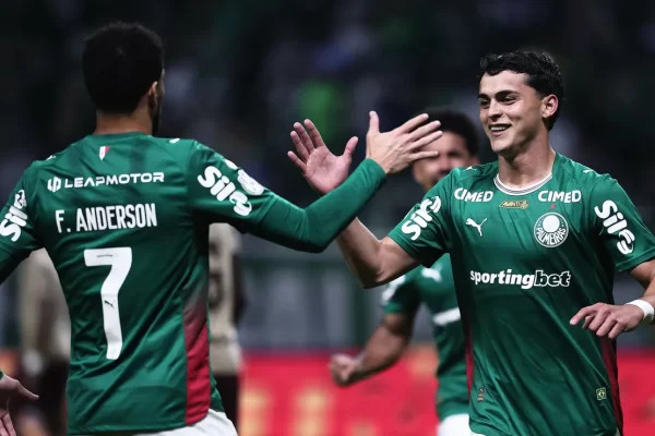 Palmeiras domina Jacuipense, mas lesão de Vitor Roque preocupa torcida