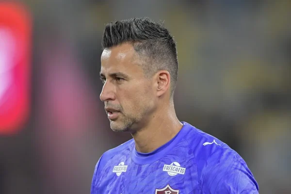Fábio e Samuel Xavier rumo a 300 jogos: dupla do Fluminense mira feito de Ganso e Martinelli