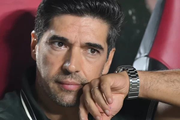 Abel Ferreira alfineta Flamengo sobre VAR ao admitir pênalti