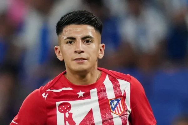 Almada expulso no Atlético: Palmeiras monitora meia em baixa