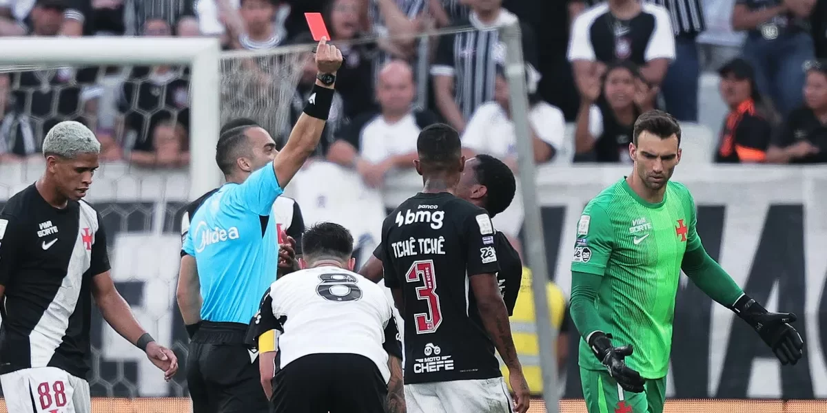 PC de Oliveira valida expulsão de André em Corinthians x Vasco