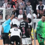 PC de Oliveira valida expulsão de André em Corinthians x Vasco