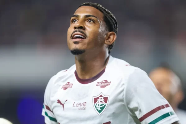 Flamengo vence clássico e John Kennedy explode no banco