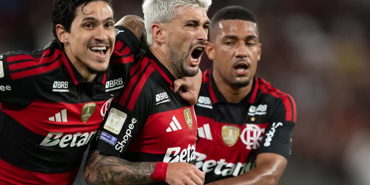 Arrascaeta brilha e homenageia Oscar Schmidt na vitória do Flamengo