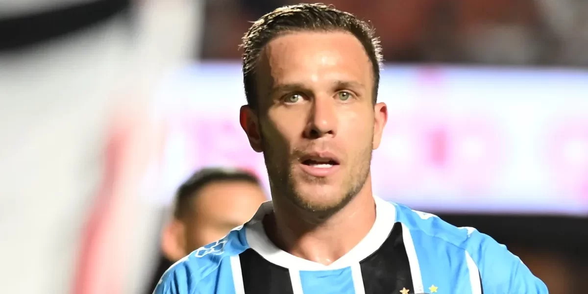 Arthur quer ficar no Grêmio, mas Europa ameaça negociação