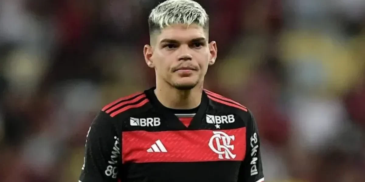 Torcida do Fla esgota paciência com Ayrton Lucas após falha