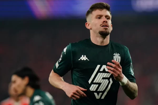 Flamengo topa salário milionário para contratar Caio Henrique