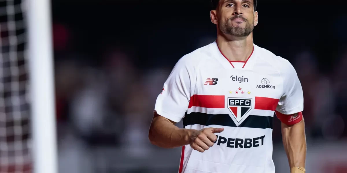 Calleri fora da Sul-Americana: protocolo de concussão afasta atacante