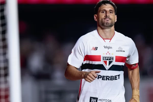 Calleri fora da Sul-Americana: protocolo de concussão afasta atacante