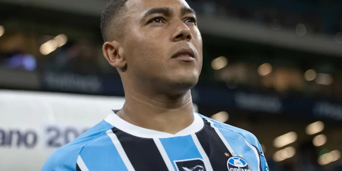 Carlos Vinícius atrai MLS e Árabes; Grêmio corre para renovar