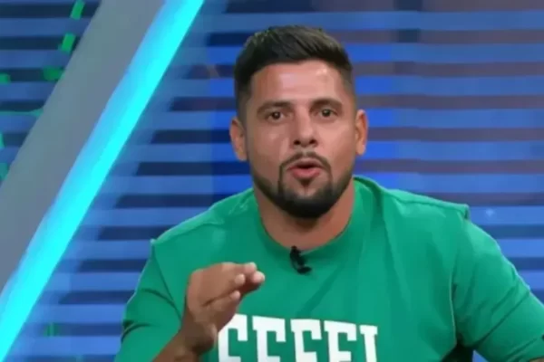 Cicinho surpreende e crava tropeço do Palmeiras contra o Bahia