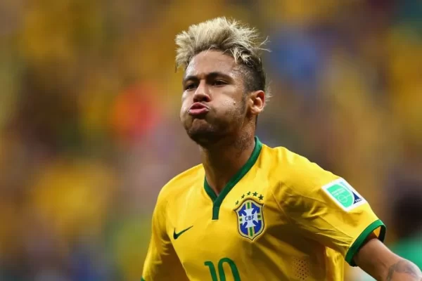 Neymar a um gol de igualar feito histórico de Pelé em Copas