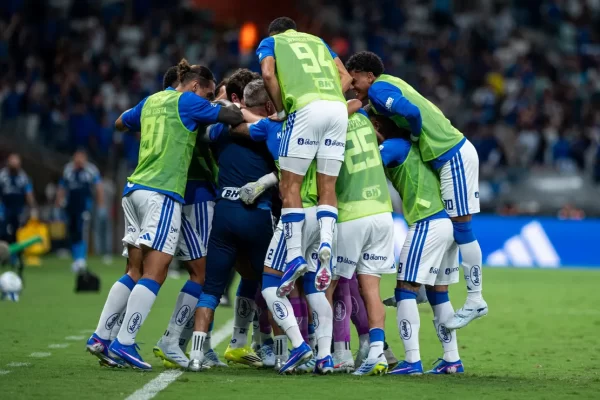 Cruzeiro vira sobre o Bragantino e conquista vitória no Brasileirão