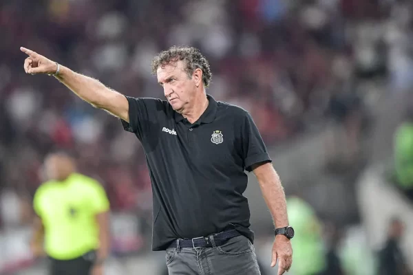 Cuca não desiste da Sul-Americana e cobra reação do Santos