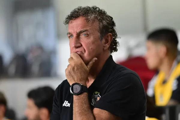 Mudanças de Cuca falham e Santos perde estreia na Sul-Americana