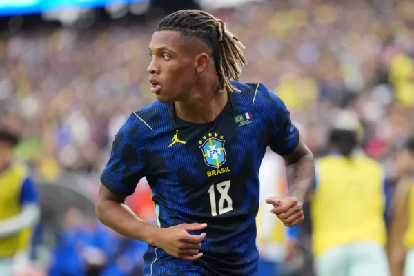 Botafogo pede R$ 176 milhões por Danilo; Palmeiras recua