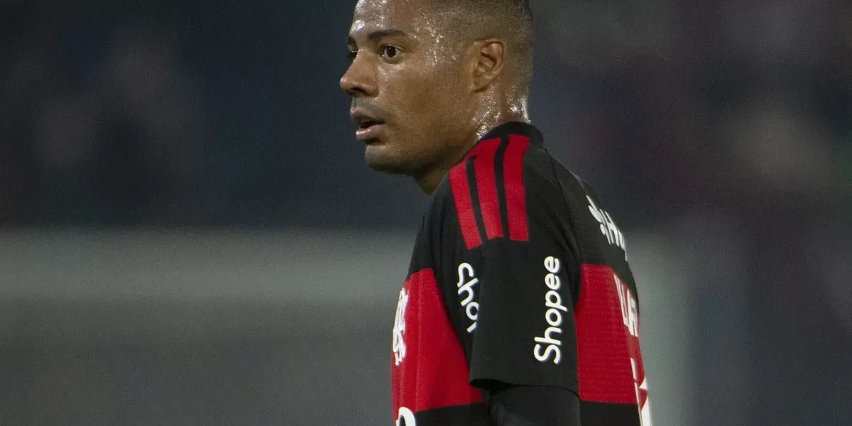 Jardim cogita poupar De La Cruz contra o Atlético-MG: risco de lesão no sintético