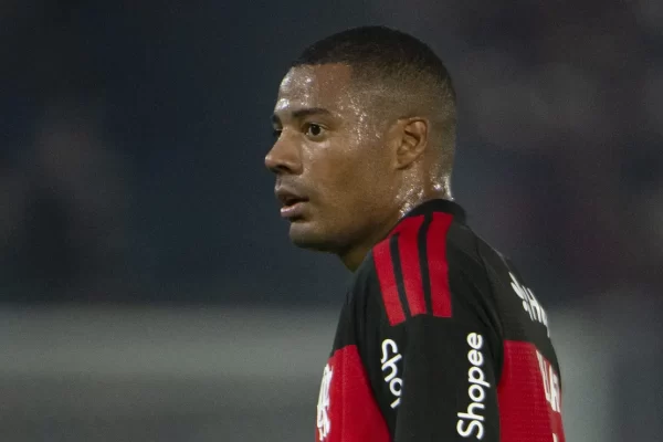 De La Cruz impressiona com evolução física e ganha força no Flamengo