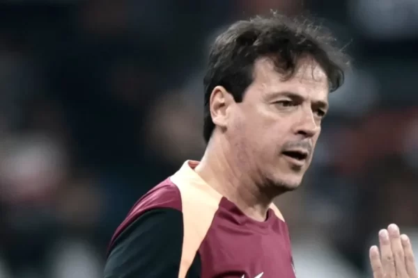 Diniz vê seu DNA no Corinthians e protege elenco em meio a crise