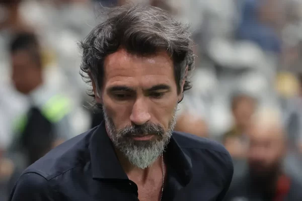 Bracks desmente saída de Domínguez do Galo após derrota