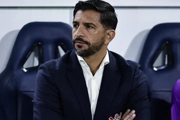 Corinthians demite Dorival Jr. e Emiliano Díaz pode assumir