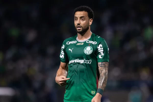 Felipe Anderson decepciona no clássico e Palmeiras empata com Corinthians