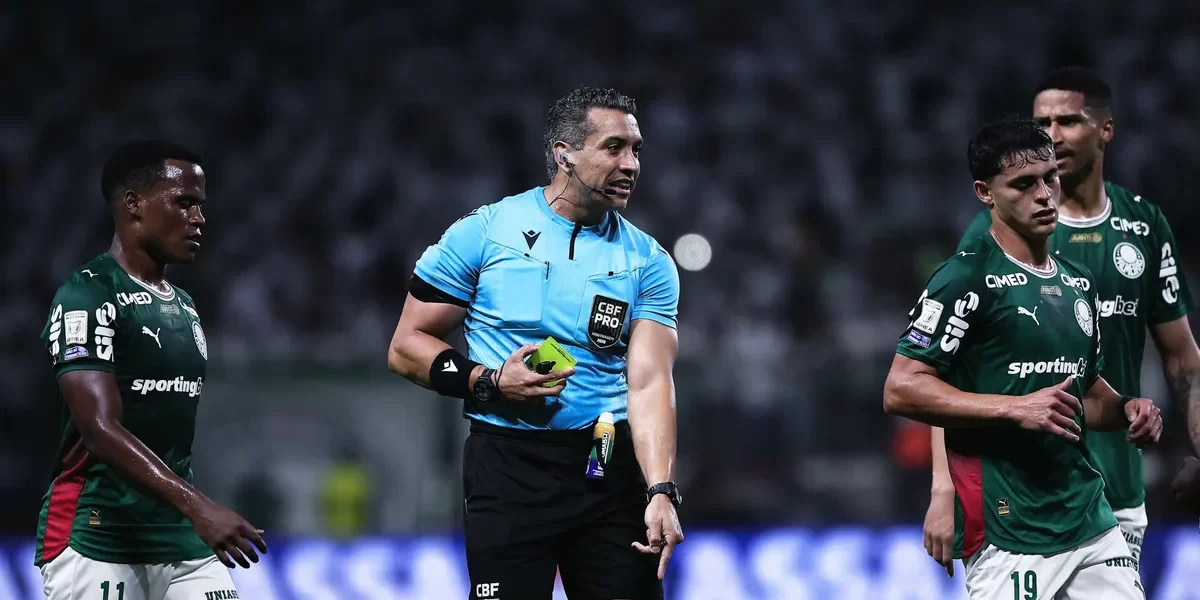 PC de Oliveira elogia arbitragem: pênalti anulado foi correto