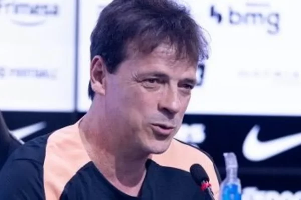 Corinthians negocia atacante da Série A a pedido de Diniz