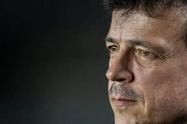 Corinthians fecha com Fernando Diniz; anúncio oficial sai hoje