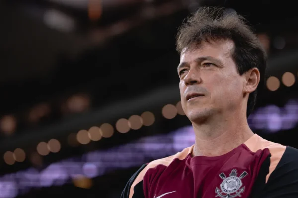 Diniz repete feito de Tite e mantém Corinthians invicto em 6 jogos