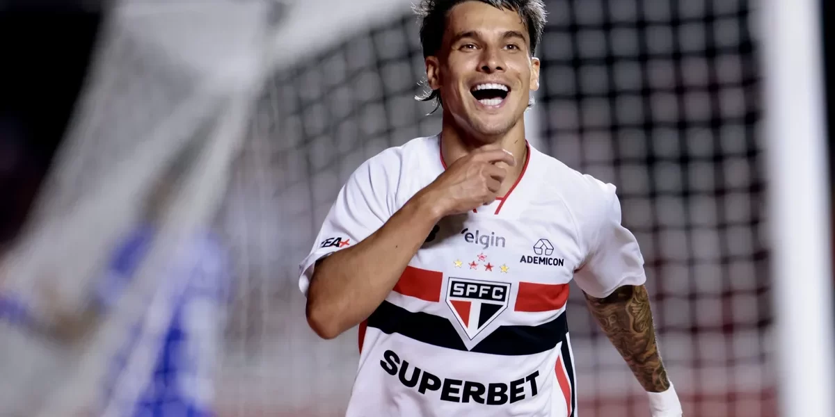 Ferreira brilha com Roger Machado e chega a 4 participações em gols