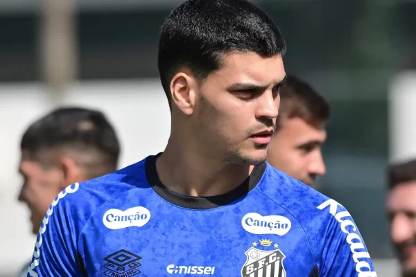 Cuca barra volta de Gabriel Brazão mesmo com goleiro querendo jogar contra o Bahia