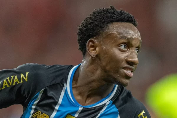 Grêmio coloca Gabriel Mec à venda por R$ 117 milhões; Chelsea lidera