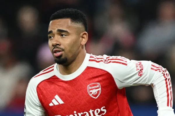 Gabriel Jesus pressiona Ancelotti e aposta em versatilidade para vaga na Copa