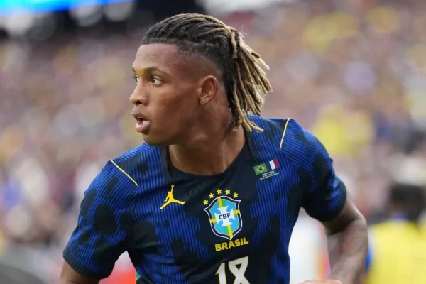 Danilo decide no fim e Brasil vence Croácia no intervalo